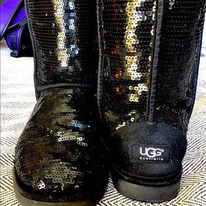 Black sequin UGG size 9, medium height